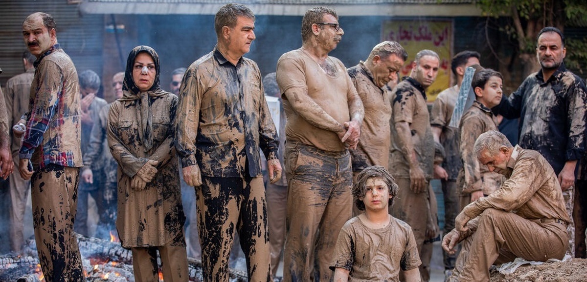 آیینی به رنگ گِل آیینی به رنگ گِل